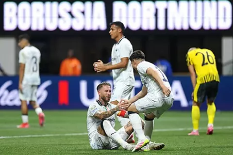 مدرب مونتيري: فخور بما قدمناه أمام بروسيا دورتموند.. وصنعنا فرصًا عديدة للتسجيل